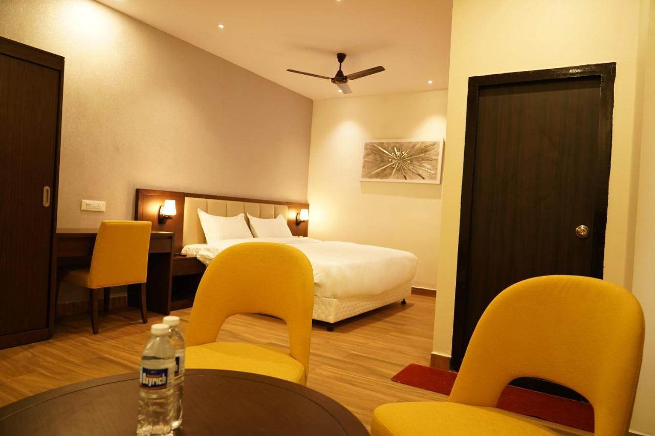 Hotel D Dev Vijayawāda Exterior foto