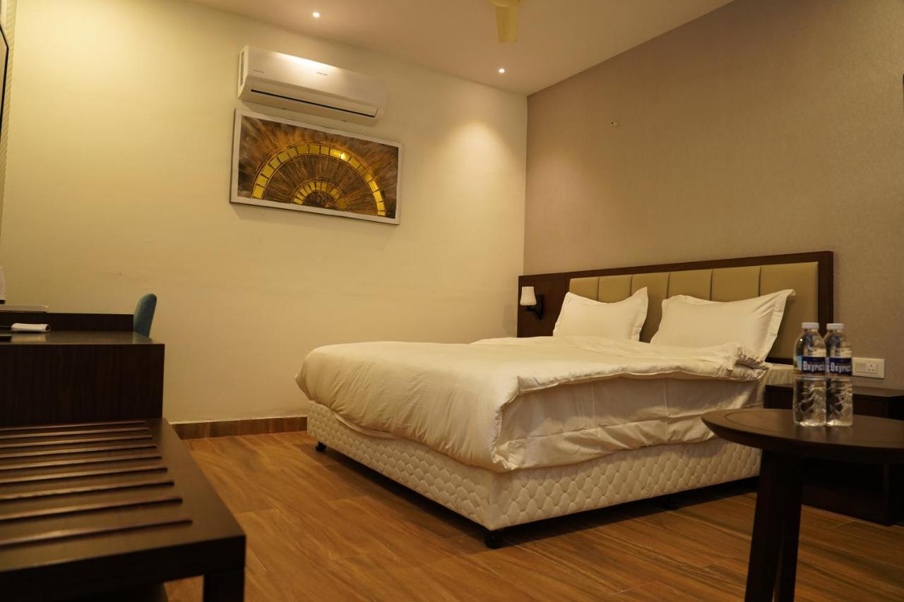 Hotel D Dev Vijayawāda Exterior foto